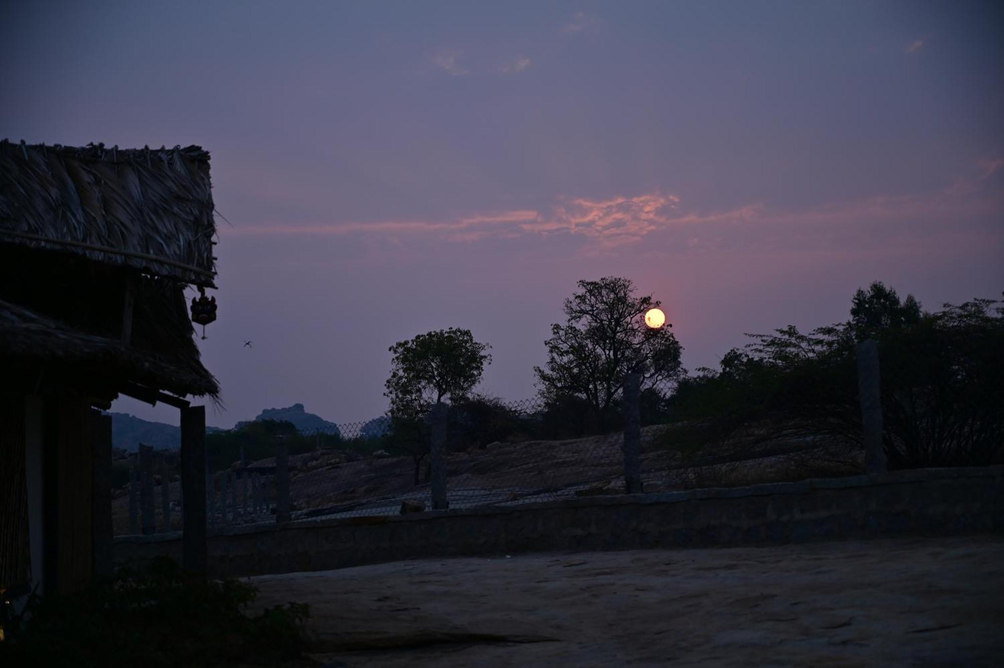 Отель The Hampi Cafe Экстерьер фото